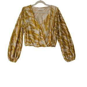 ASTR The Label Faux Wrap Cross Over Blouse Cropped Size L Mustard Yellow Crinkle